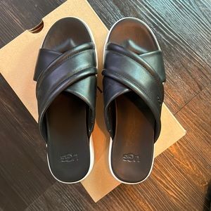 UGG woman size 7 Zanyne cross band leather sandals. UK size 5 EU 38. Brand New